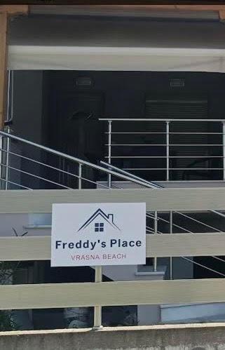 Freddy'S Place Vrasná Екстериор снимка